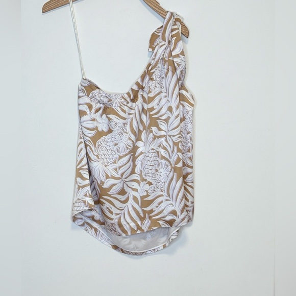 Lilly Pulitzer Bexler One-Shoulder Top Rattan Bon
Vivants NWT , sz : 14 - Picture 5 of 12